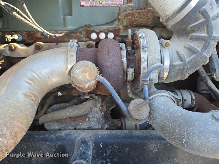 image for item EC3978 2002 Freightliner FLD120 truck cab and chassis