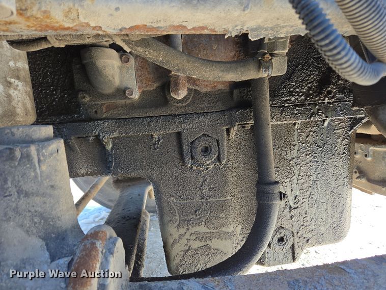 image for item EC3978 2002 Freightliner FLD120 truck cab and chassis