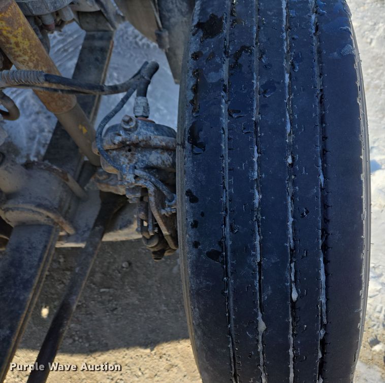 image for item EC3978 2002 Freightliner FLD120 truck cab and chassis