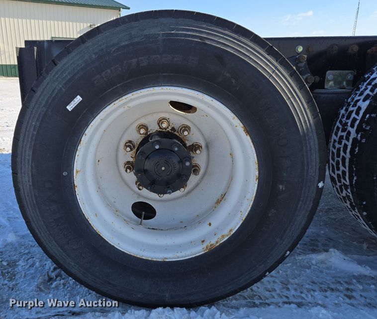 image for item EC3978 2002 Freightliner FLD120 truck cab and chassis