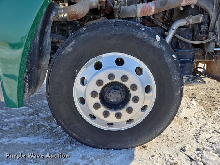 image for item EC3978 2002 Freightliner FLD120 truck cab and chassis