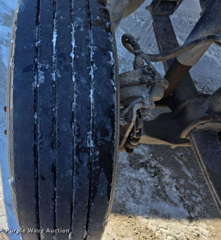 image for item EC3978 2002 Freightliner FLD120 truck cab and chassis