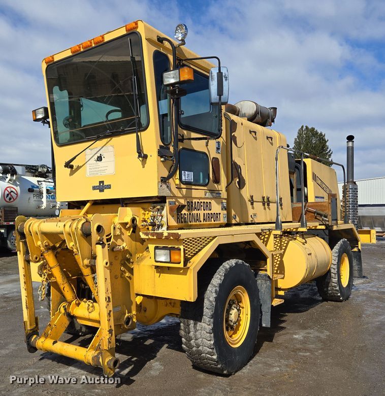 image for item EC4014 1999 Oshkosh H-2718B sweeper