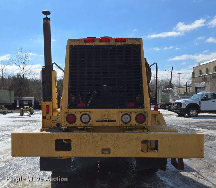 image for item EC4014 1999 Oshkosh H-2718B sweeper