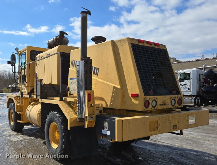 image for item EC4014 1999 Oshkosh H-2718B sweeper