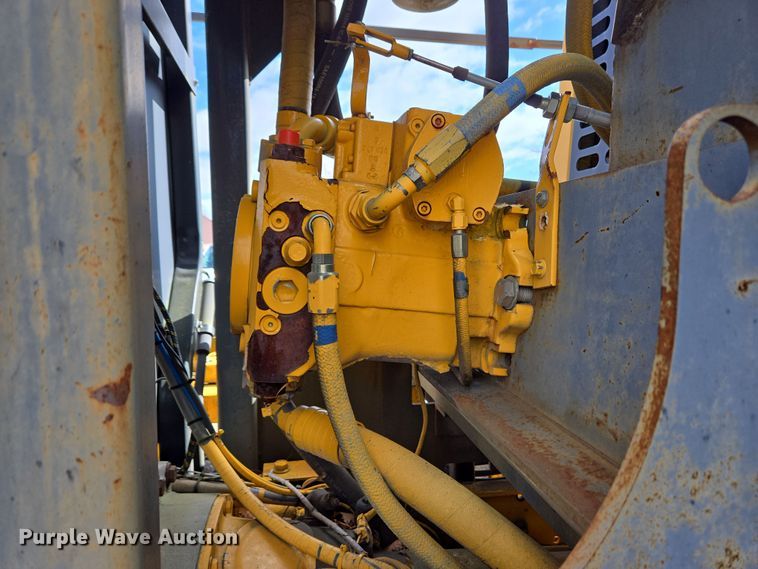 image for item EC4014 1999 Oshkosh H-2718B sweeper