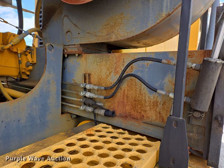 image for item EC4014 1999 Oshkosh H-2718B sweeper