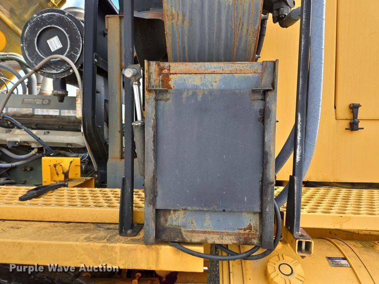 image for item EC4014 1999 Oshkosh H-2718B sweeper