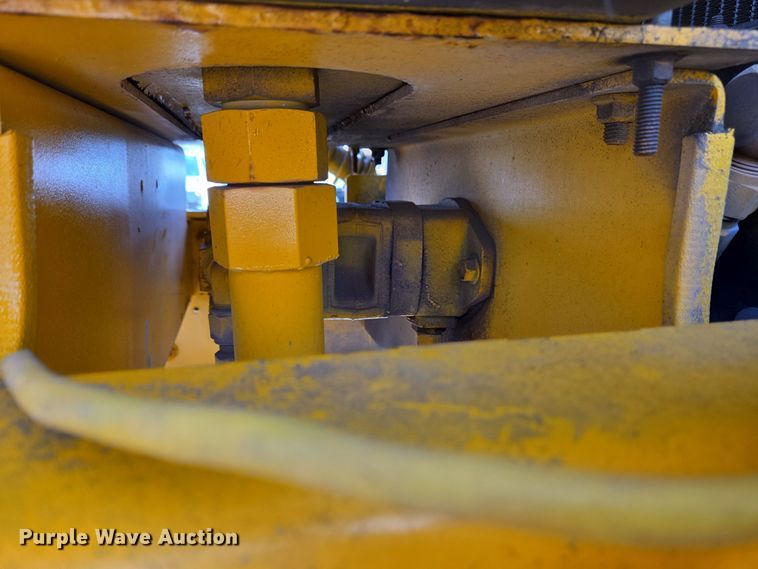 image for item EC4014 1999 Oshkosh H-2718B sweeper