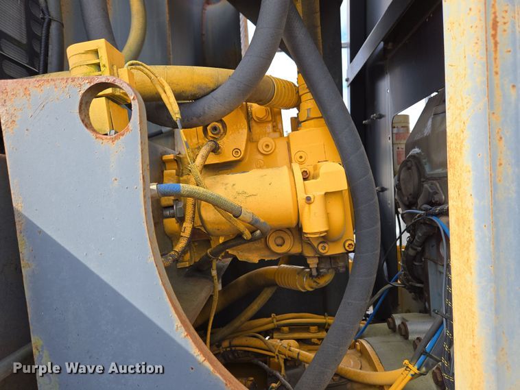 image for item EC4014 1999 Oshkosh H-2718B sweeper