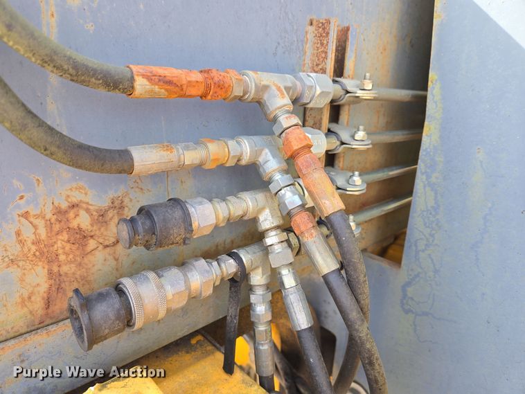 image for item EC4014 1999 Oshkosh H-2718B sweeper