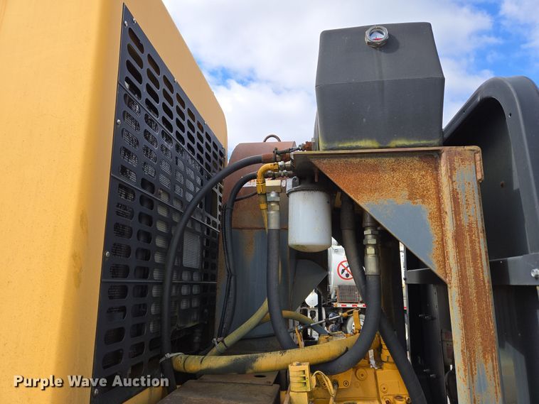 image for item EC4014 1999 Oshkosh H-2718B sweeper