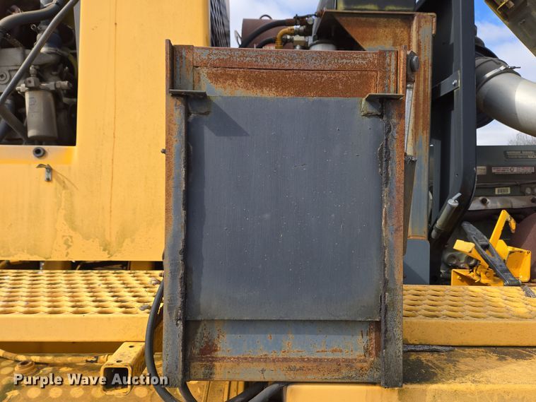 image for item EC4014 1999 Oshkosh H-2718B sweeper