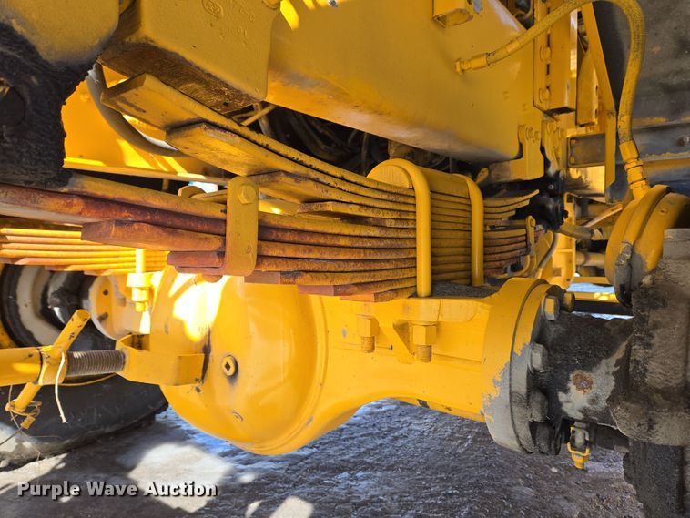 image for item EC4014 1999 Oshkosh H-2718B sweeper