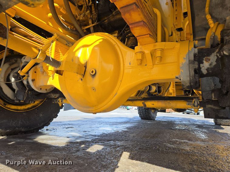 image for item EC4014 1999 Oshkosh H-2718B sweeper