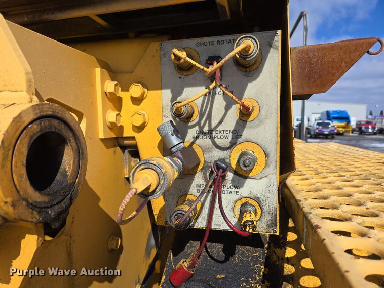 image for item EC4014 1999 Oshkosh H-2718B sweeper