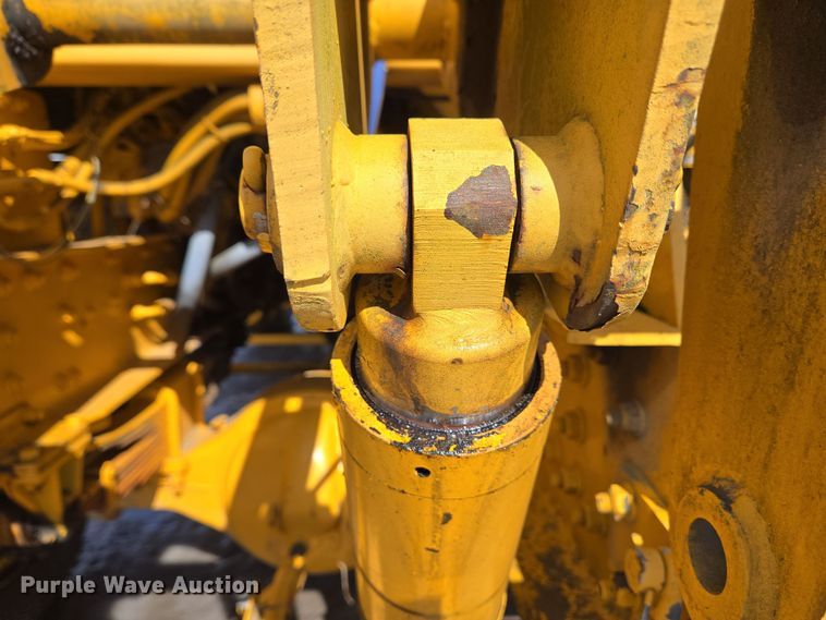 image for item EC4014 1999 Oshkosh H-2718B sweeper