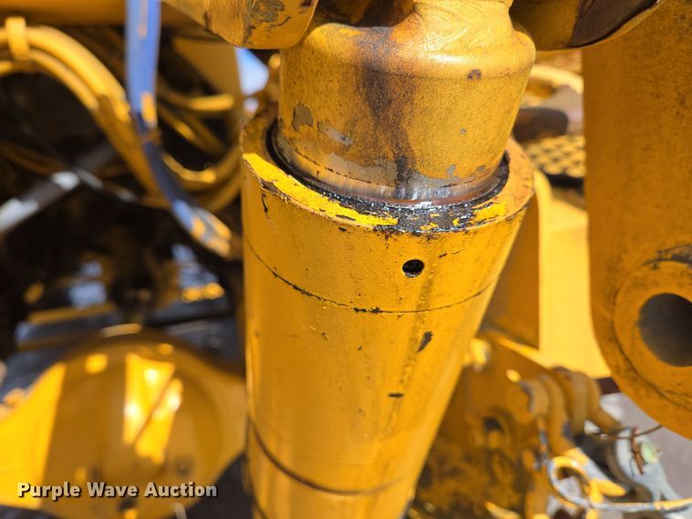 image for item EC4014 1999 Oshkosh H-2718B sweeper