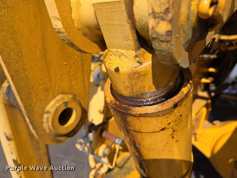 image for item EC4014 1999 Oshkosh H-2718B sweeper