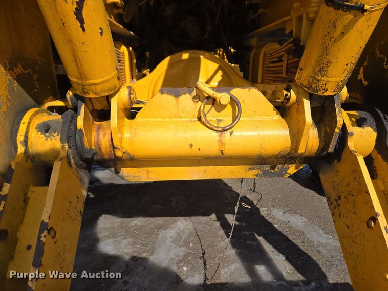 image for item EC4014 1999 Oshkosh H-2718B sweeper