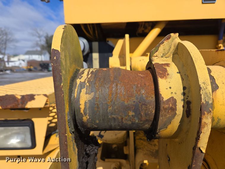 image for item EC4014 1999 Oshkosh H-2718B sweeper