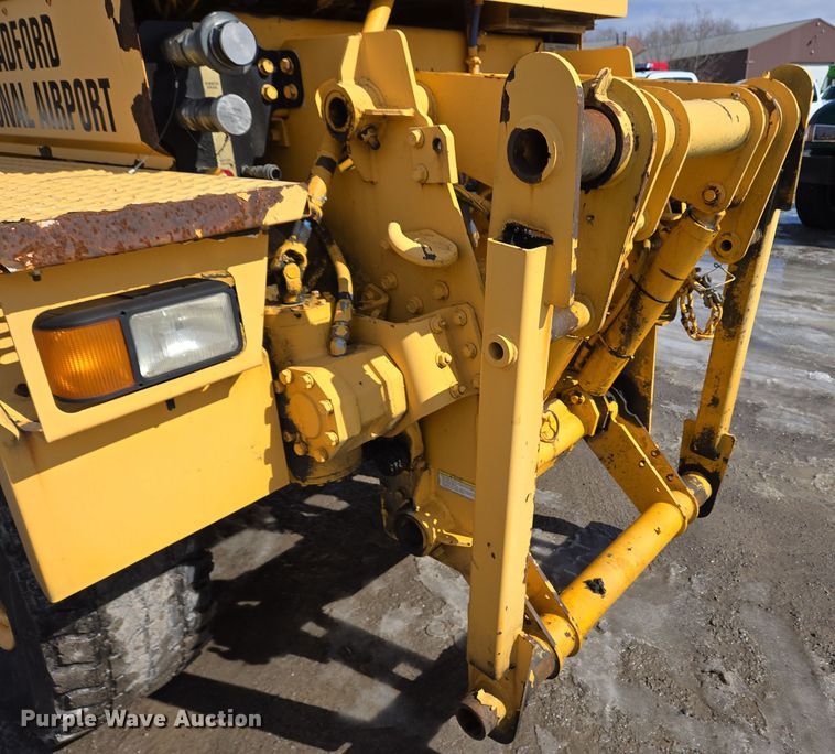 image for item EC4014 1999 Oshkosh H-2718B sweeper