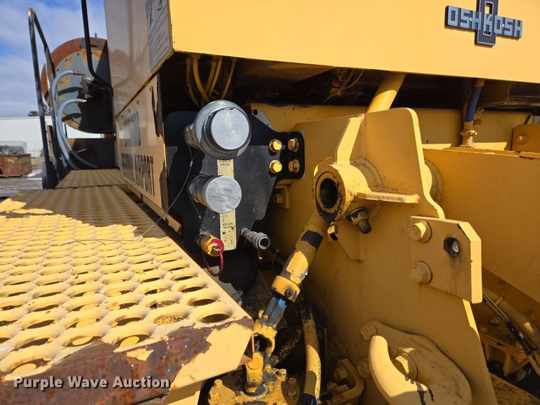 image for item EC4014 1999 Oshkosh H-2718B sweeper