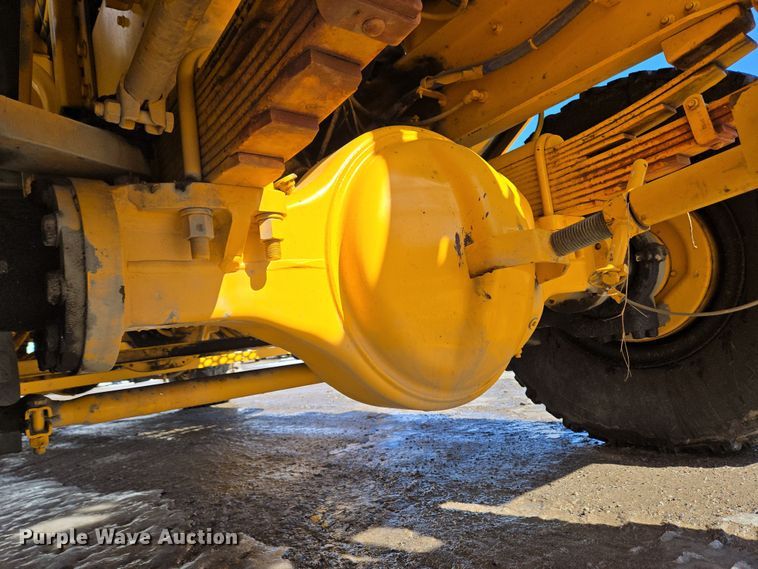 image for item EC4014 1999 Oshkosh H-2718B sweeper