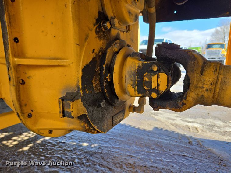 image for item EC4014 1999 Oshkosh H-2718B sweeper