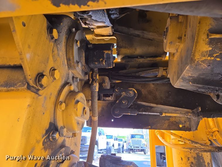 image for item EC4014 1999 Oshkosh H-2718B sweeper