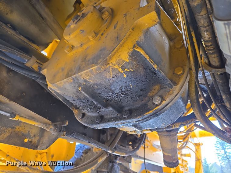 image for item EC4014 1999 Oshkosh H-2718B sweeper