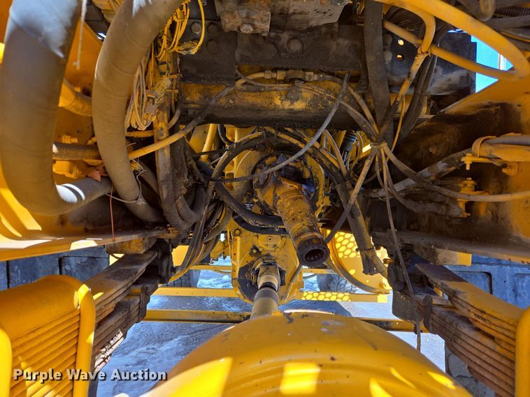 image for item EC4014 1999 Oshkosh H-2718B sweeper