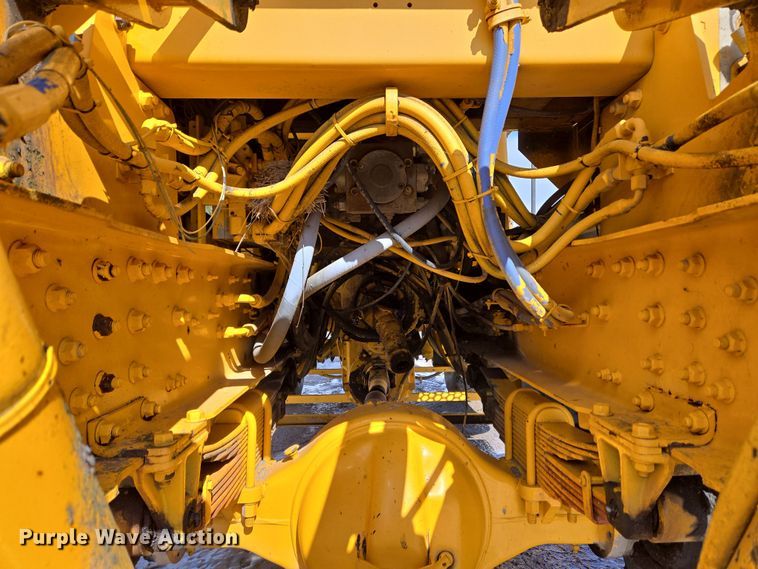 image for item EC4014 1999 Oshkosh H-2718B sweeper