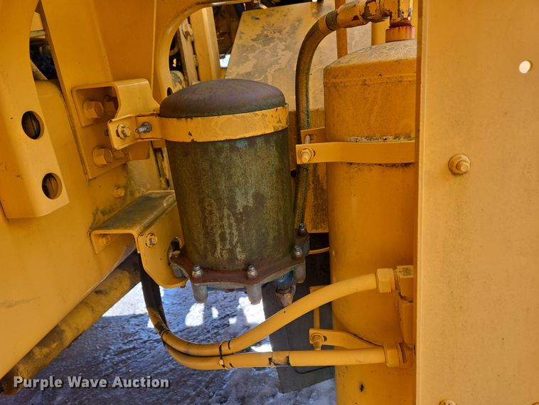 image for item EC4014 1999 Oshkosh H-2718B sweeper