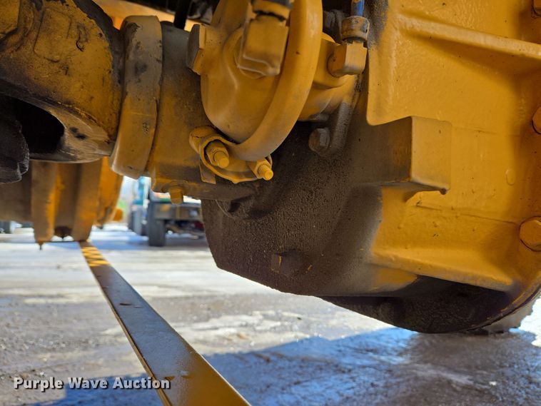 image for item EC4014 1999 Oshkosh H-2718B sweeper