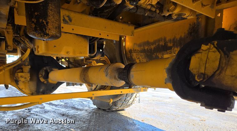 image for item EC4014 1999 Oshkosh H-2718B sweeper