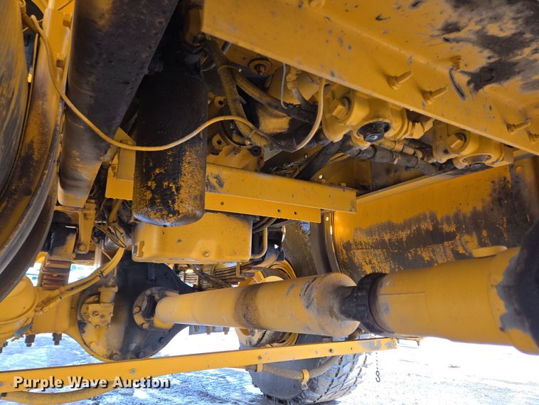 image for item EC4014 1999 Oshkosh H-2718B sweeper