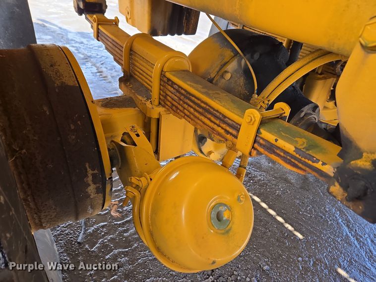 image for item EC4014 1999 Oshkosh H-2718B sweeper