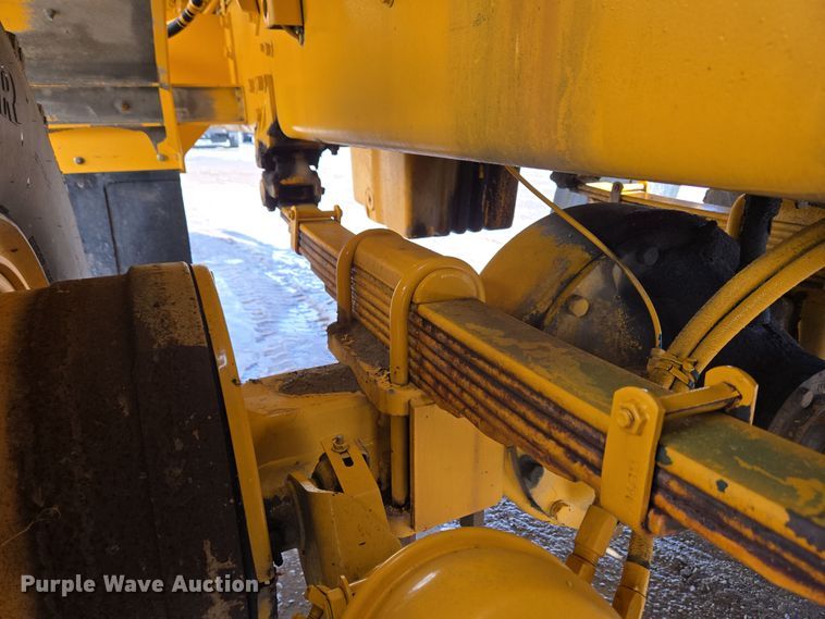 image for item EC4014 1999 Oshkosh H-2718B sweeper