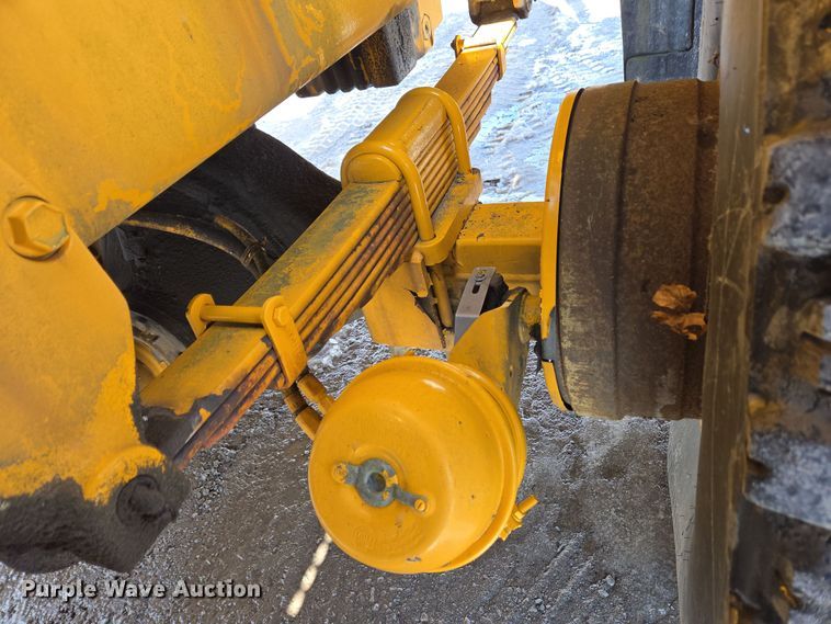 image for item EC4014 1999 Oshkosh H-2718B sweeper