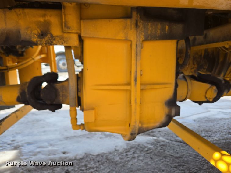 image for item EC4014 1999 Oshkosh H-2718B sweeper