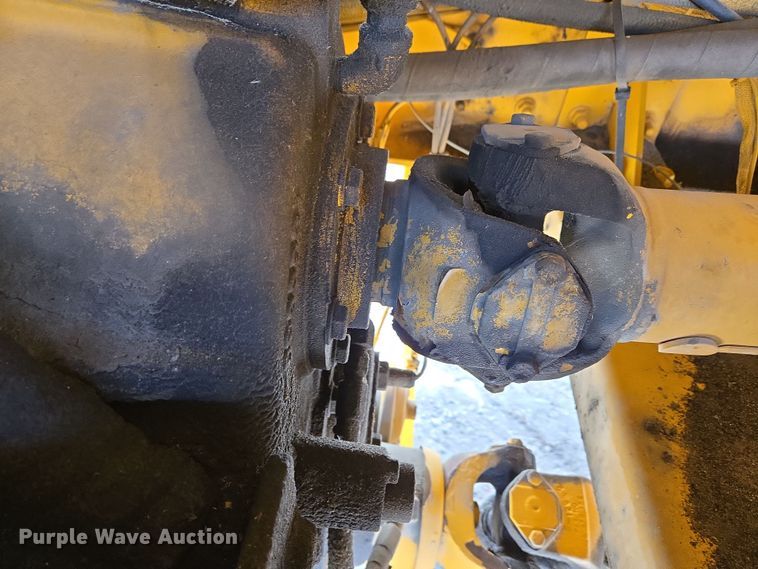 image for item EC4014 1999 Oshkosh H-2718B sweeper