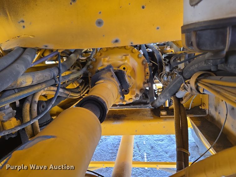 image for item EC4014 1999 Oshkosh H-2718B sweeper