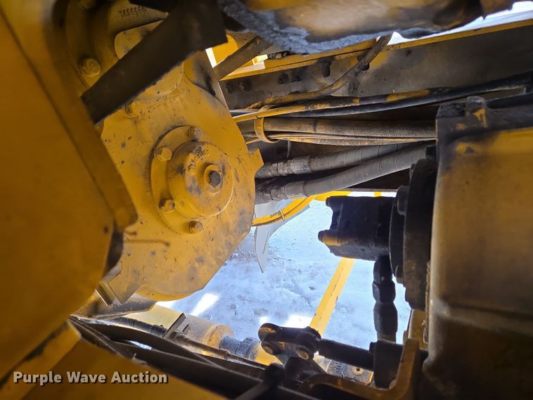 image for item EC4014 1999 Oshkosh H-2718B sweeper