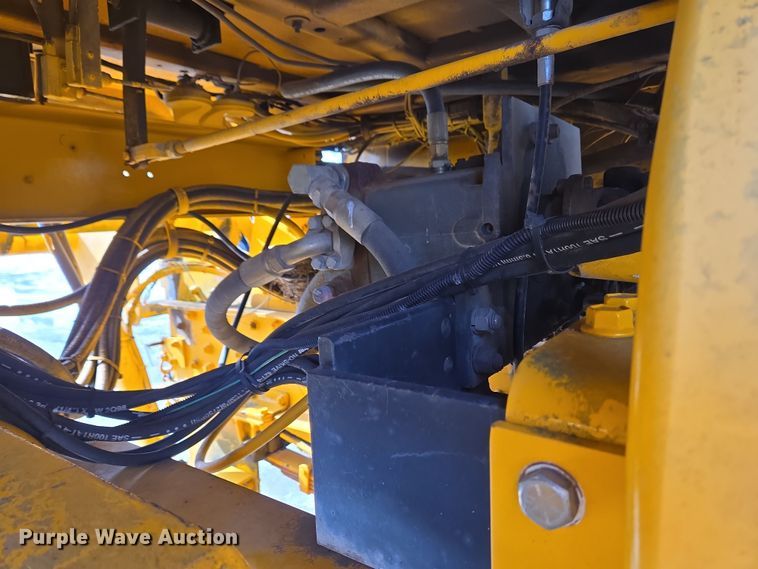 image for item EC4014 1999 Oshkosh H-2718B sweeper