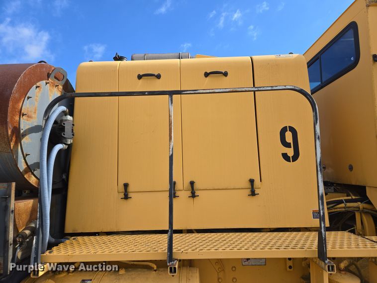 image for item EC4014 1999 Oshkosh H-2718B sweeper