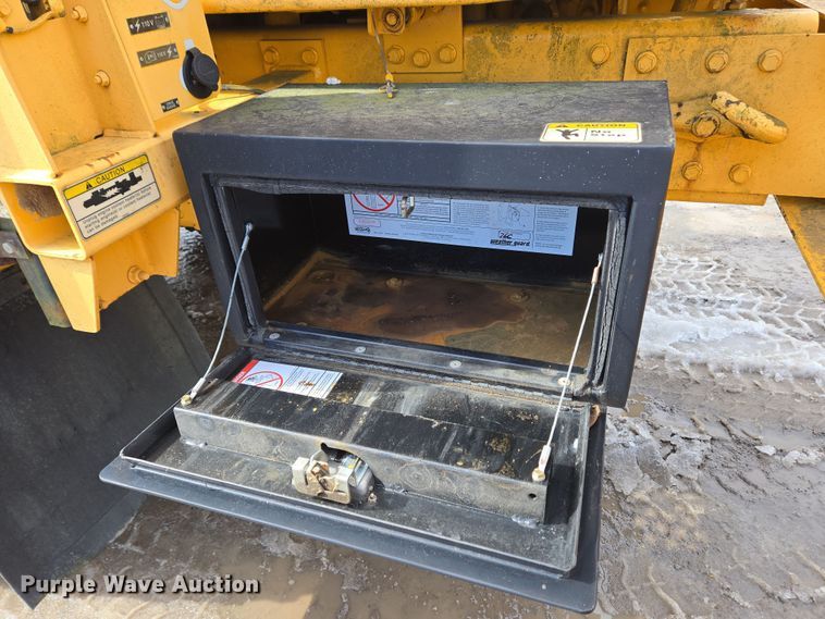 image for item EC4014 1999 Oshkosh H-2718B sweeper