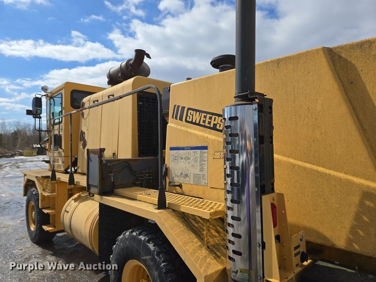 image for item EC4014 1999 Oshkosh H-2718B sweeper