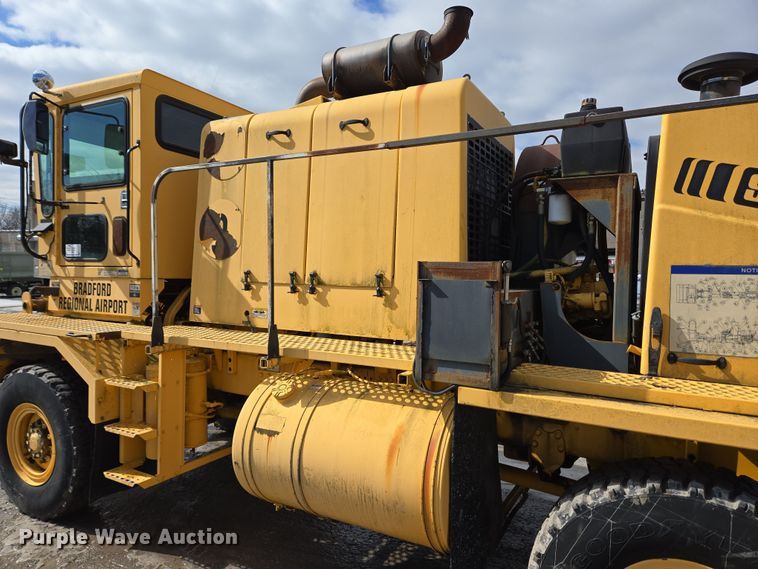 image for item EC4014 1999 Oshkosh H-2718B sweeper