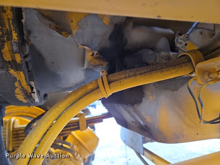 image for item EC4014 1999 Oshkosh H-2718B sweeper